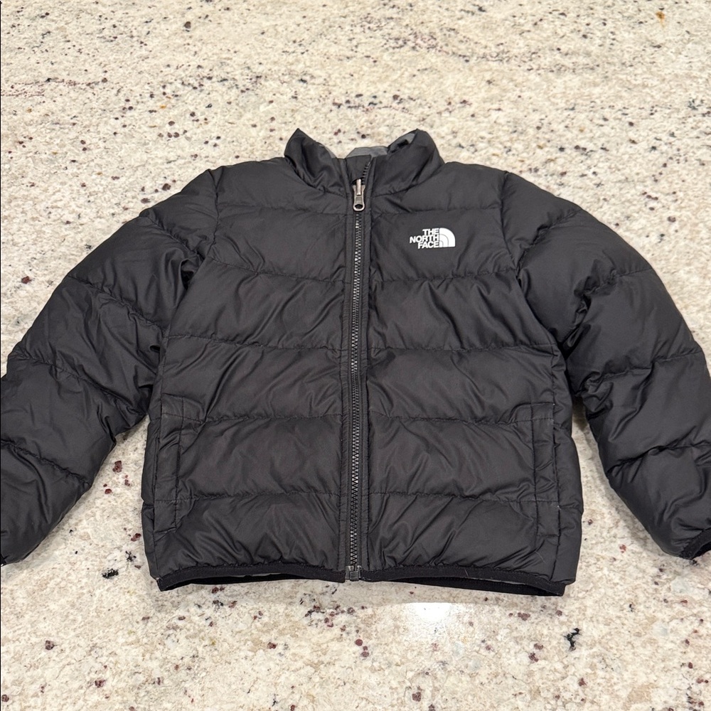 The North Face boys reversible (black/grey) Puffer Jacket 6T
